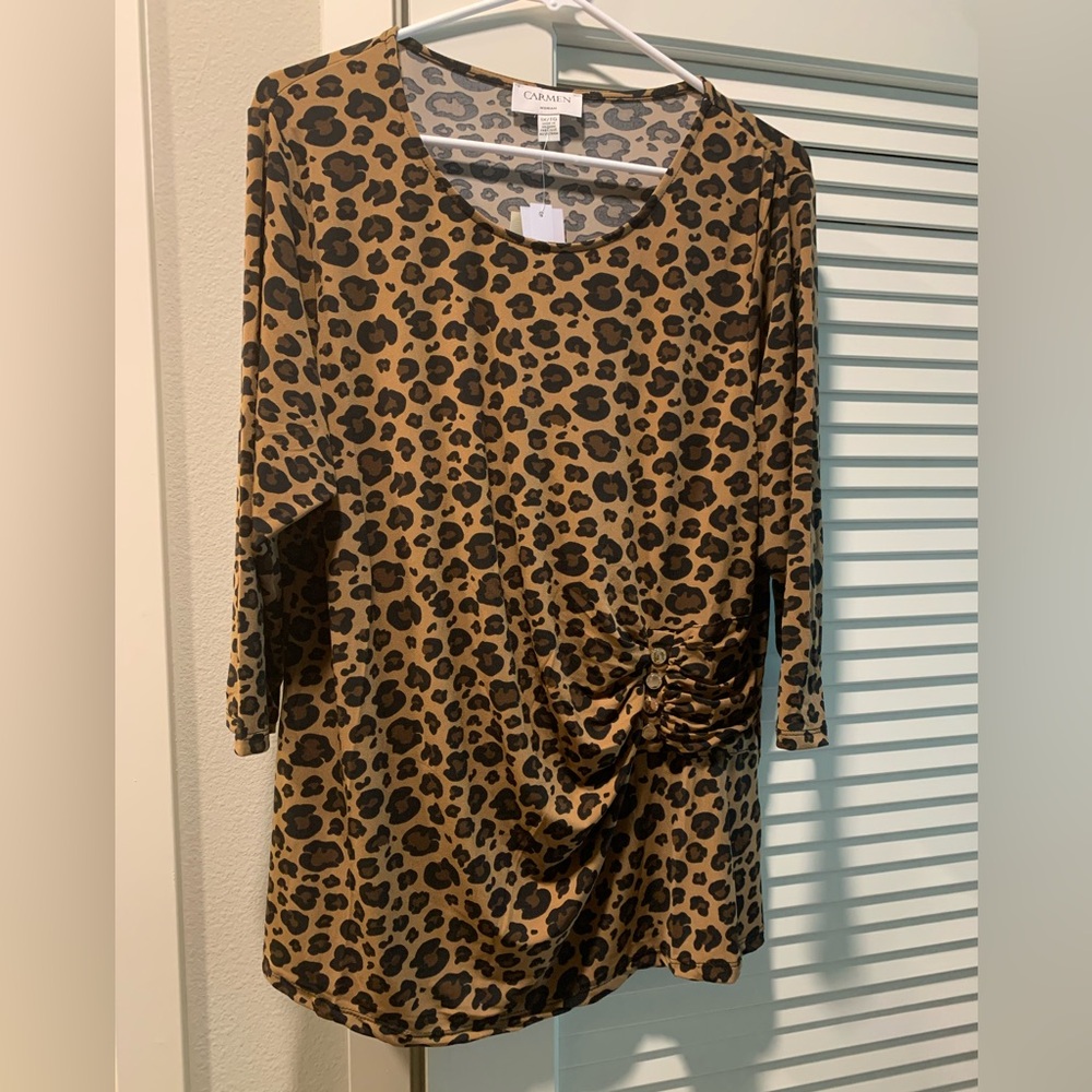 Carmen Marc Valvo Animal Print Top With Ruching And Buttons On One Side NWT 🌴